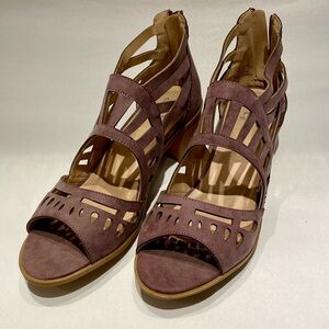 Journee Collection "Dexy" Mauve Round Toe Cutout Sandal, size 11, NWOB